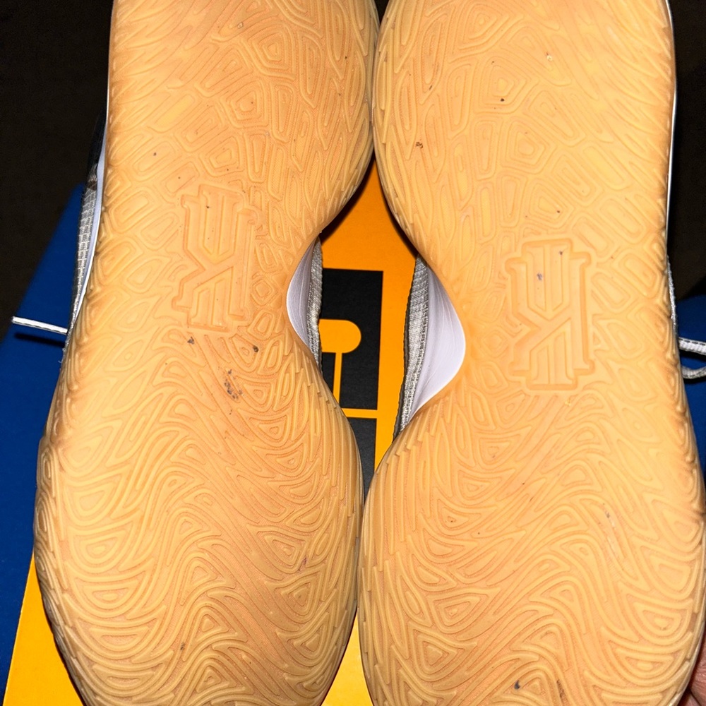 Kyrie Flytrap 4 'Black Cool Grey - image 4